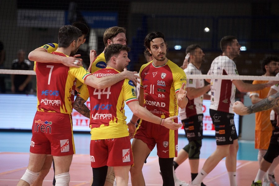 Play Off Promozione A3: Reggio Emilia si tiene il fattore campo. 3-0 al Reggio Calabria