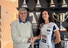 Il ritorno di Silvia Fondriest all’Itas Trentino. Immagine dal comunicato ufficiale del club. Il ritorno di Silvia Fondriest all’Itas Trentino. Immagine dal comunicato ufficiale del club.