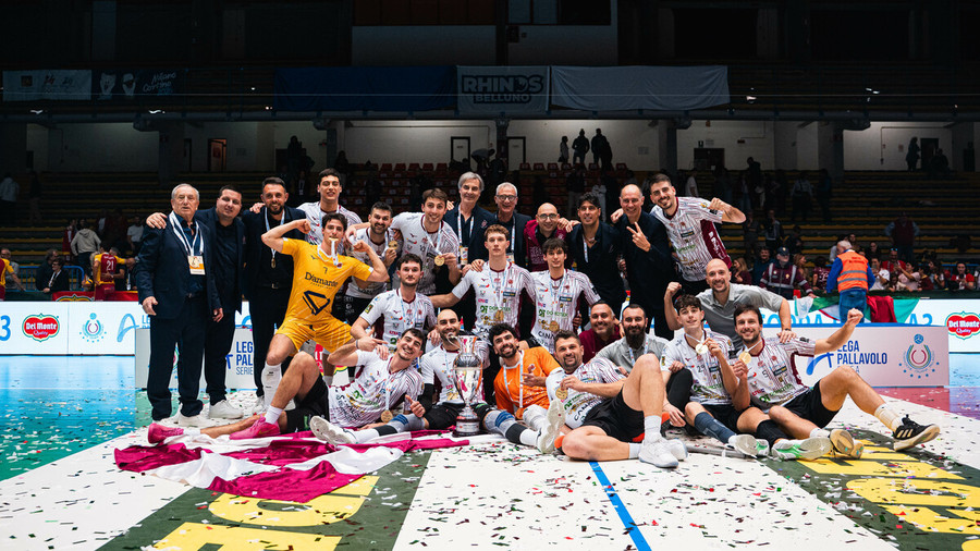 Del Monte Coppa Italia A3: Reggio Calabria vince la finale, 3-2 al Reggio Emilia Del Monte Coppa Italia A3: Reggio Calabria vince la finale, 3-2 al Reggio Emilia