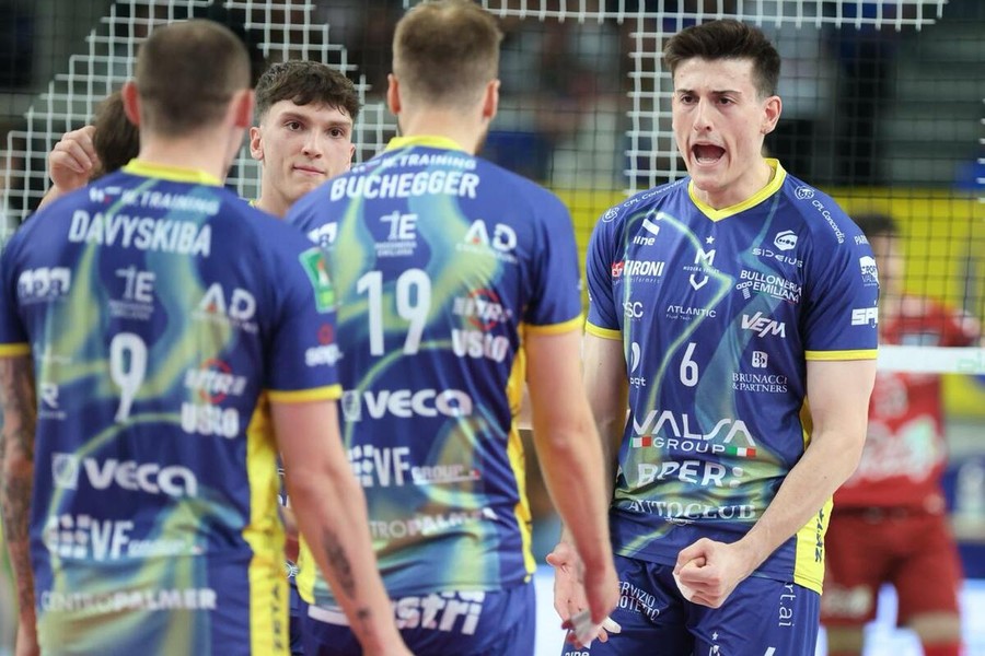 Perugia ufficializza Giovanni Sanguinetti: è il nuovo centrale bianconero Perugia ufficializza Giovanni Sanguinetti: è il nuovo centrale bianconero