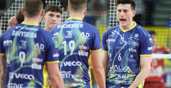 Perugia ufficializza Giovanni Sanguinetti: è il nuovo centrale bianconero Perugia ufficializza Giovanni Sanguinetti: è il nuovo centrale bianconero