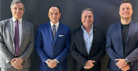 Nella foto da sx, l’AD della Lega Pallavolo Serie A Fabio Fistetto, il presidente della Regione Piemonte Alberto Cirio, l’assessore regionale allo Sport Paolo Bongioanni e il presidente del Cuneo Volley Gabriele Costamagna Nella foto da sx, l’AD della Lega Pallavolo Serie A Fabio Fistetto, il presidente della Regione Piemonte Alberto Cirio, l’assessore regionale allo Sport Paolo Bongioanni e il presidente del Cuneo Volley Gabriele Costamagna