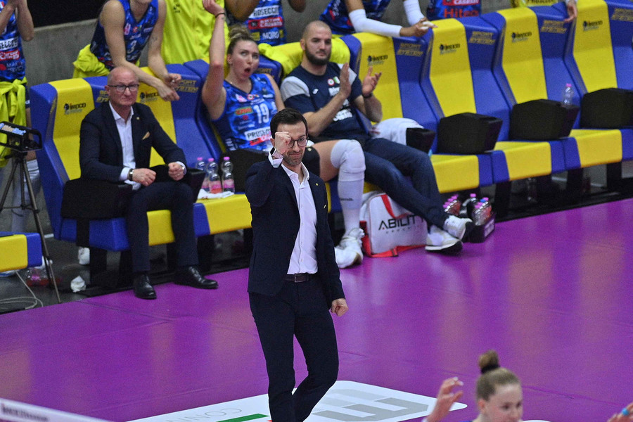 Coach Santarelli oggi alla 300esima partita alla guida dell'Imoco Coach Santarelli oggi alla 300esima partita alla guida dell'Imoco