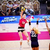 L'opposta Anna Smrek in attacco contro gli USA