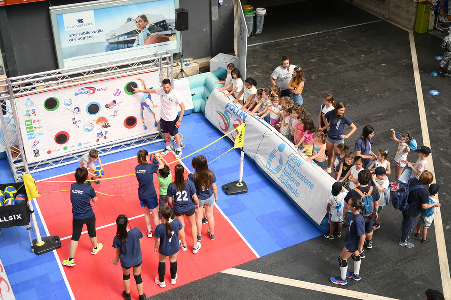 Verso l'Europeo: Grande entusiasmo alla stazione Cipro per &quot;Volley S3 in Metro&quot;
