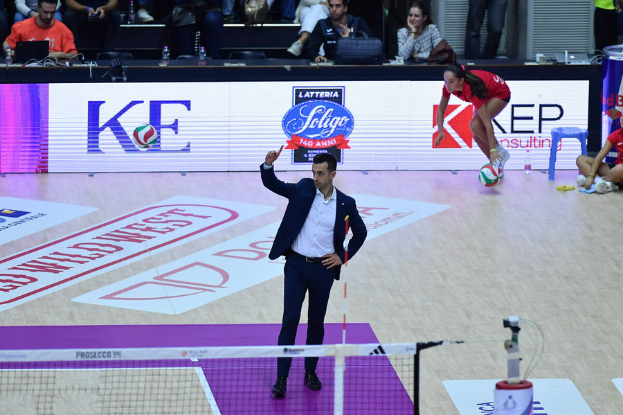 Conegliano: Santarelli, “Non siamo ancora al top ma restiamo davanti. Gabi straordinaria, serve più concretezza”