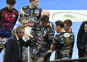 Perugia: Lorenzetti dopo il 3-2 a Monza “Serie difficile, nei play-off conta quel qualcosa in più” Perugia: Lorenzetti dopo il 3-2 a Monza “Serie difficile, nei play-off conta quel qualcosa in più”