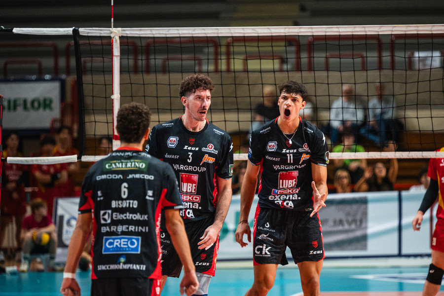 Jesi Volley Cup: Lube-Milano in finale, Alex Nikolov guida la rimonta su Osaka Jesi Volley Cup: Lube-Milano in finale, Alex Nikolov guida la rimonta su Osaka