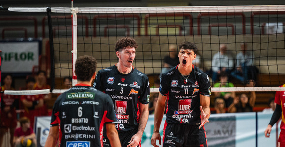 Jesi Volley Cup: Lube-Milano in finale, Alex Nikolov guida la rimonta su Osaka