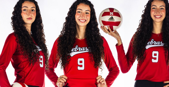 Virginia Adriano con la maglia del Nebranska