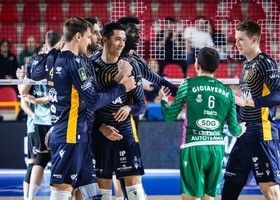 Verona: Entusiasmo e nuove maglie per la presentazione di Christenson e c. Poi 3-2 a Padova