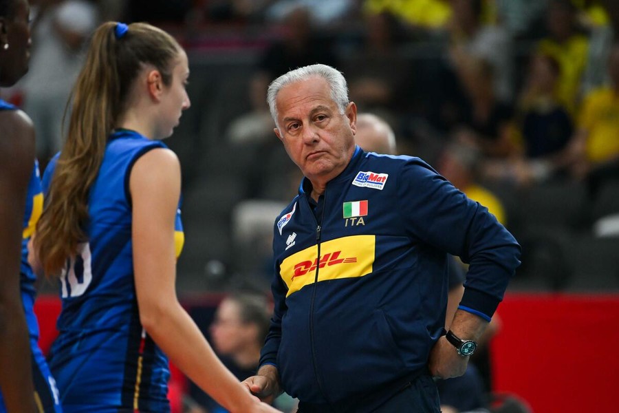 Velasco, tuona contro una nazionale che parla troppo in campo Velasco, tuona contro una nazionale che parla troppo in campo