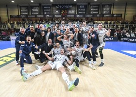 Padova fa il colpaccio Padova fa il colpaccio