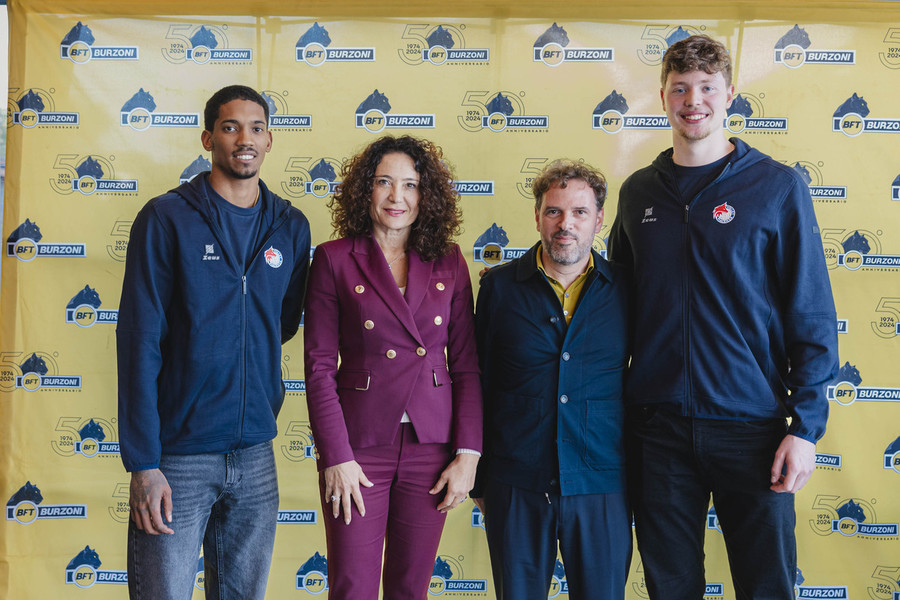 Nella foto da sx Josè Miguel Gutierrez, Arianna Burzoni, titolare di BFT Burzoni, il direttore sportivo Ninni De Nicolo e Lukas Felipe Bergmann