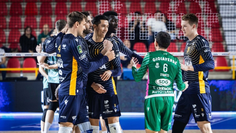 Verona: Entusiasmo e nuove maglie per la presentazione di Christenson e c. Poi 3-2 a Padova