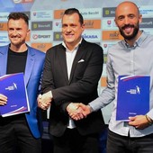 I nuovi CT della Slovacchia Michal Masný (sx) e Martino Volpini (dx). Al centro il presidente della SVF Marek Rojko