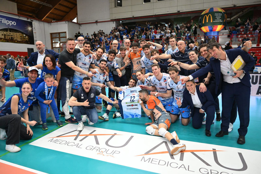 A2 Credem Banca: Finale Promozione, Cuneo parte forte e ora vede la Superlega. Brescia ko in tre set in Gara 1