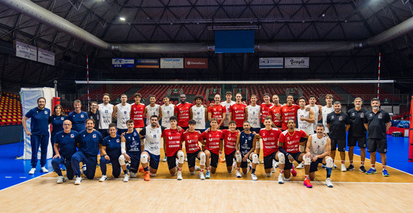 Piacenza: Sette su sette, Cuneo battuta 4-0. Zlatanov firma 13 punti Piacenza: Sette su sette, Cuneo battuta 4-0. Zlatanov firma 13 punti