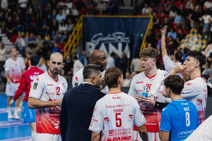 Piacenza: Domenica arriva Milano. 23° sfida ufficiale tra i due club Piacenza: Domenica arriva Milano. 23° sfida ufficiale tra i due club