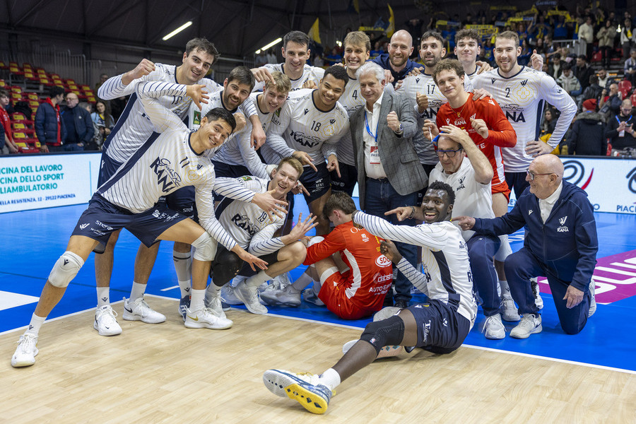 Verona festeggia i 2 punti conquistati a Piacenza