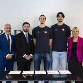 Joris Seddik e Francesco Comparoni con il vice presidente di gas Sales Bluenergy Giuseppe Bongiorni e  Sara Caruso e Osvaldo Badaracco