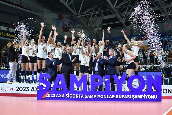 Turchia: Il Vakifbank apre al stagione con la vittoria in Supercoppa