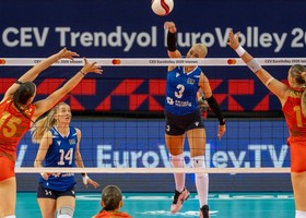 Yelizaveta Ruban in attacco contro il Portogallo agli Europei Femminili 2026 (foto CEV) Yelizaveta Ruban in attacco contro il Portogallo agli Europei Femminili 2026 (foto CEV)