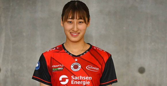Akimoto, terza giapponese della UYBA Akimoto, terza giapponese della UYBA
