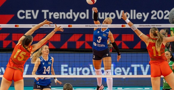 Yelizaveta Ruban in attacco contro il Portogallo agli Europei Femminili 2026 (foto CEV)