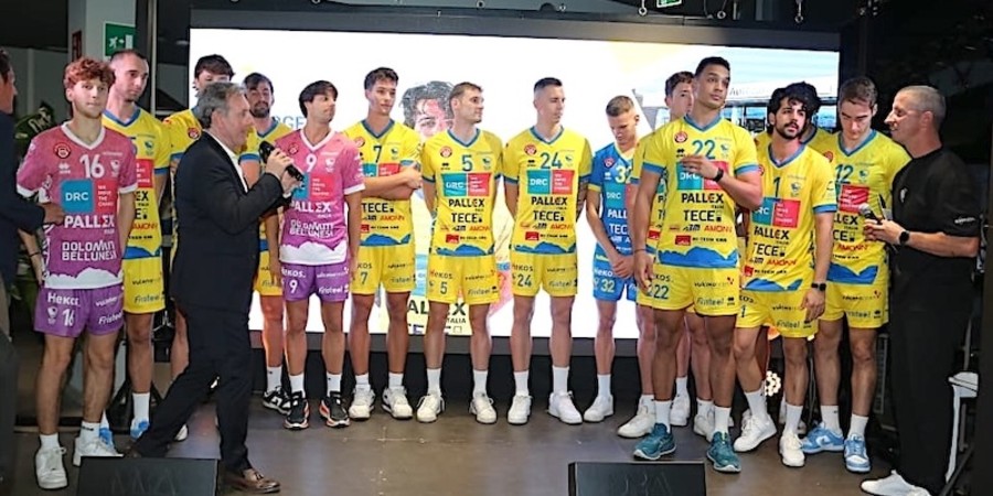 Il Belluno Volley alla presentazione della squadra Il Belluno Volley alla presentazione della squadra