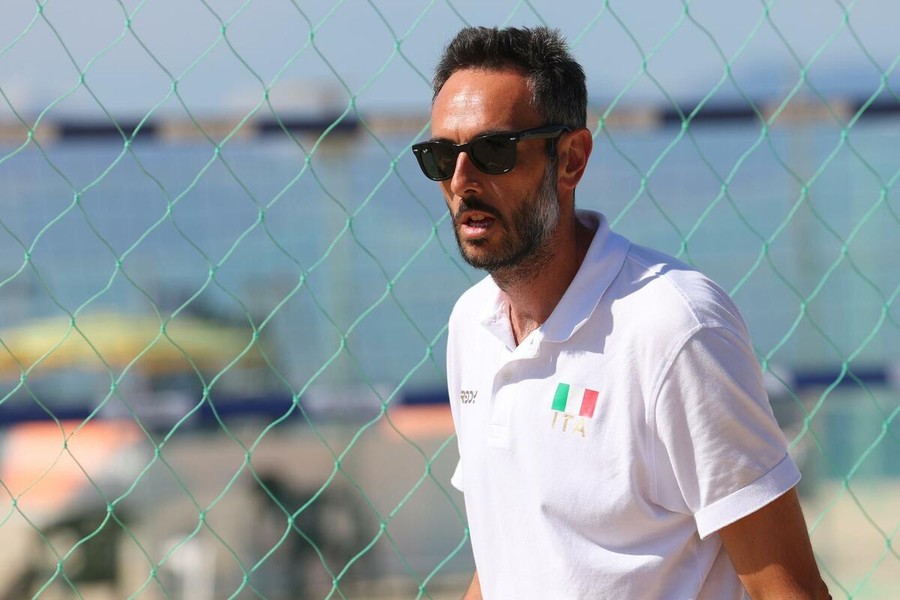 Gli azzurri della Nazionale maschile di beach volley al lavoro agli ordini di Paolo Nicolai Gli azzurri della Nazionale maschile di beach volley al lavoro agli ordini di Paolo Nicolai