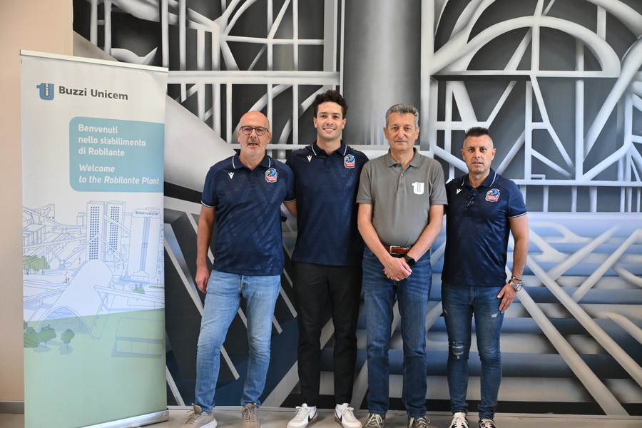 Ethan Champlin durante la presentazione allo stabilimento Buzzi Unicem di Robilante (foto Danilo Ninotto)