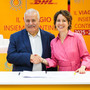 La firma del contratto con Giuseppe Manfredi, Presidente Fipav, e Nazzarena Franco, CEO di DHL Express Italy