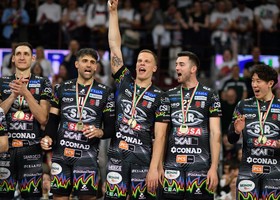 Donovan Dzavoronok con la maglia di Perugia