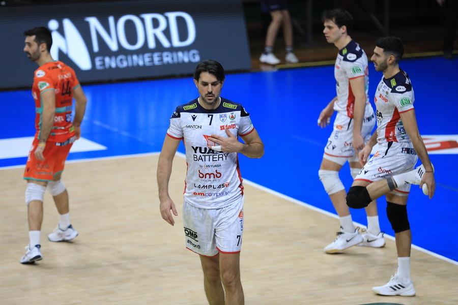 Dragan Stankovic con la maglia numero 7 della Yuasa Battery Grottazzolina Dragan Stankovic con la maglia numero 7 della Yuasa Battery Grottazzolina