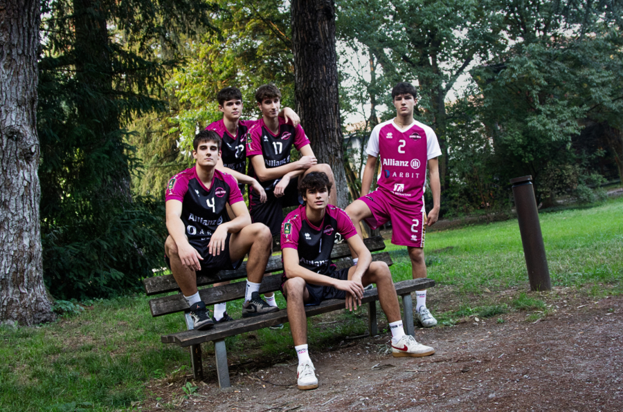 Le nuove divise ufficiali dei Diavoli Rosa.