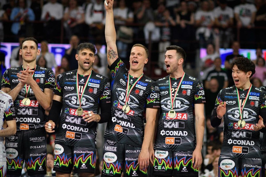 Donovan Dzavoronok con la maglia di Perugia