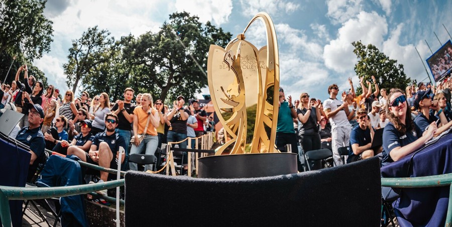 Il trofeo dell’EuroBeachVolley Il trofeo dell’EuroBeachVolley
