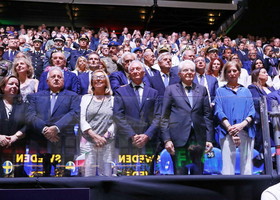 Il Presidente della Repubblica Sergio Mattarella in tribuna per Italia-Svezia a Napoli Il Presidente della Repubblica Sergio Mattarella in tribuna per Italia-Svezia a Napoli