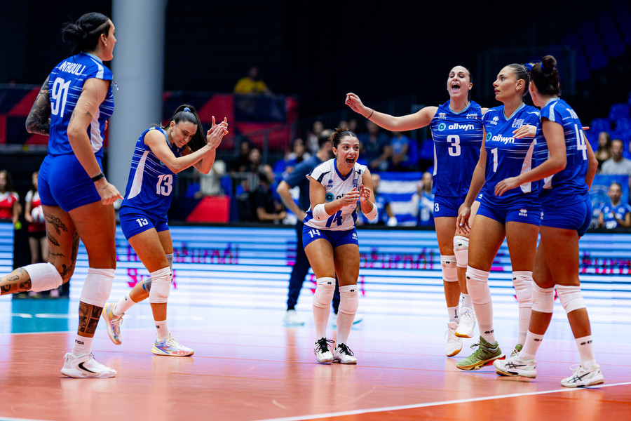 La Grecia festeggia lo storico accesso ai quarti di finale di EuroVolley 2026 La Grecia festeggia lo storico accesso ai quarti di finale di EuroVolley 2026