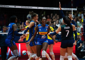 L'Italia festeggia la qualificazione alla semifinale degli Europei femminili 2026 L'Italia festeggia la qualificazione alla semifinale degli Europei femminili 2026