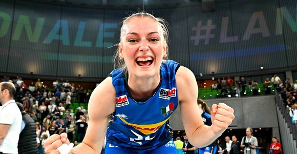 Linda Manfredini in maglia azzurra
