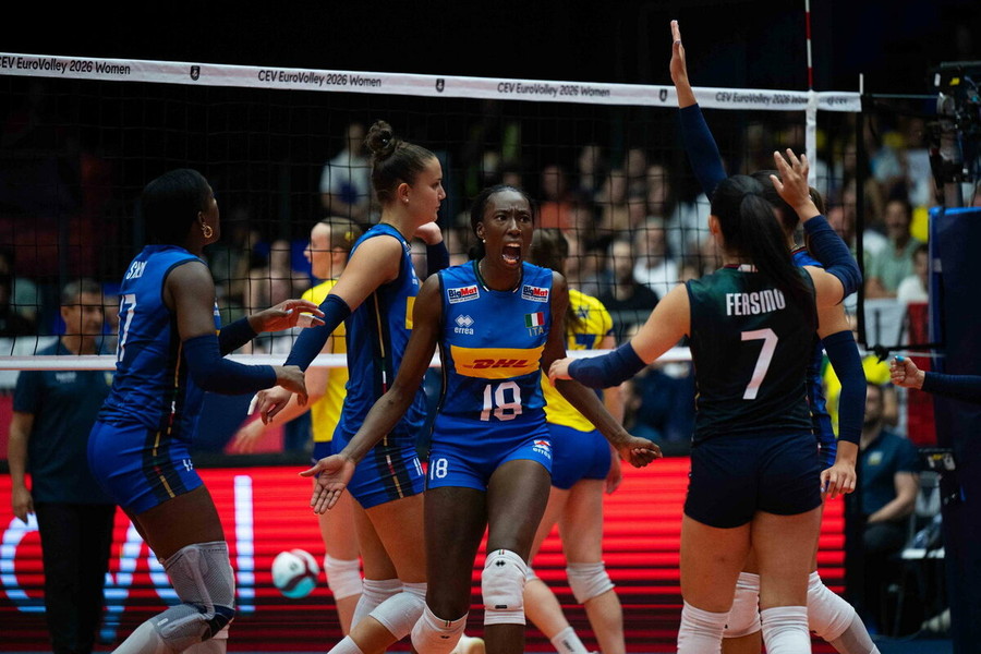 L'Italia festeggia la qualificazione alla semifinale degli Europei femminili 2026 L'Italia festeggia la qualificazione alla semifinale degli Europei femminili 2026