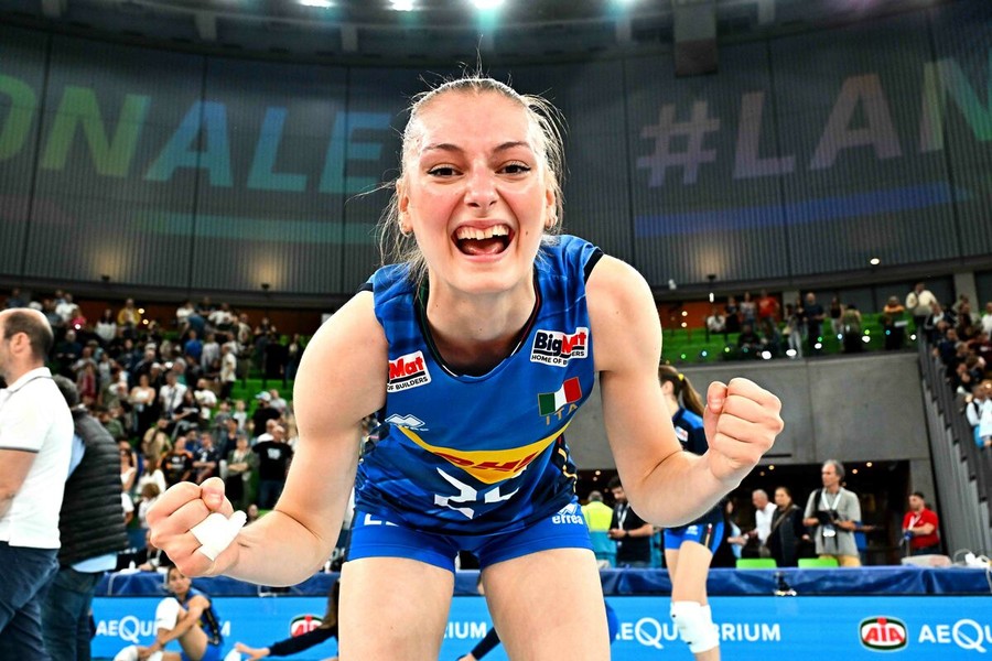 Linda Manfredini in maglia azzurra