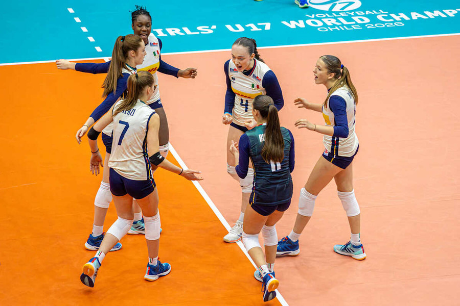 Le azzurrine festeggiano la qualificazione ai quarti dei Mondiali Under 17 Le azzurrine festeggiano la qualificazione ai quarti dei Mondiali Under 17