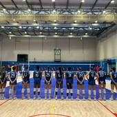 La Nazionale B femminile schierata prima dell'amichevole contro la Romania