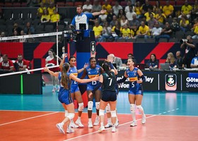 L'abbraccio delle azzurre durante Italia-Montenegro agli EuroVolley 2026 L'abbraccio delle azzurre durante Italia-Montenegro agli EuroVolley 2026