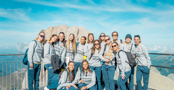 Le Pantere della Prosecco DOC Imoco Volley sulla Marmolada durante il ritiro di Alleghe