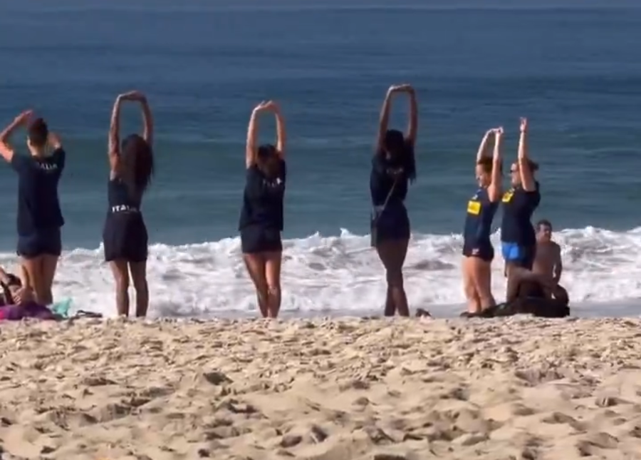 VNL F.: Per le azzurre un risveglio muscolare al sole sulla spiaggia di Copacabana - video