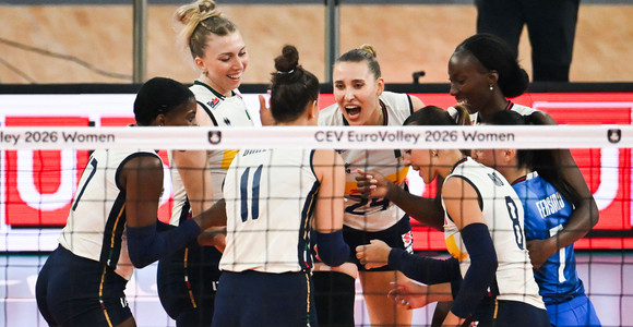 L'Italia festeggia durante la fase a gironi dell'EuroVolley 2026